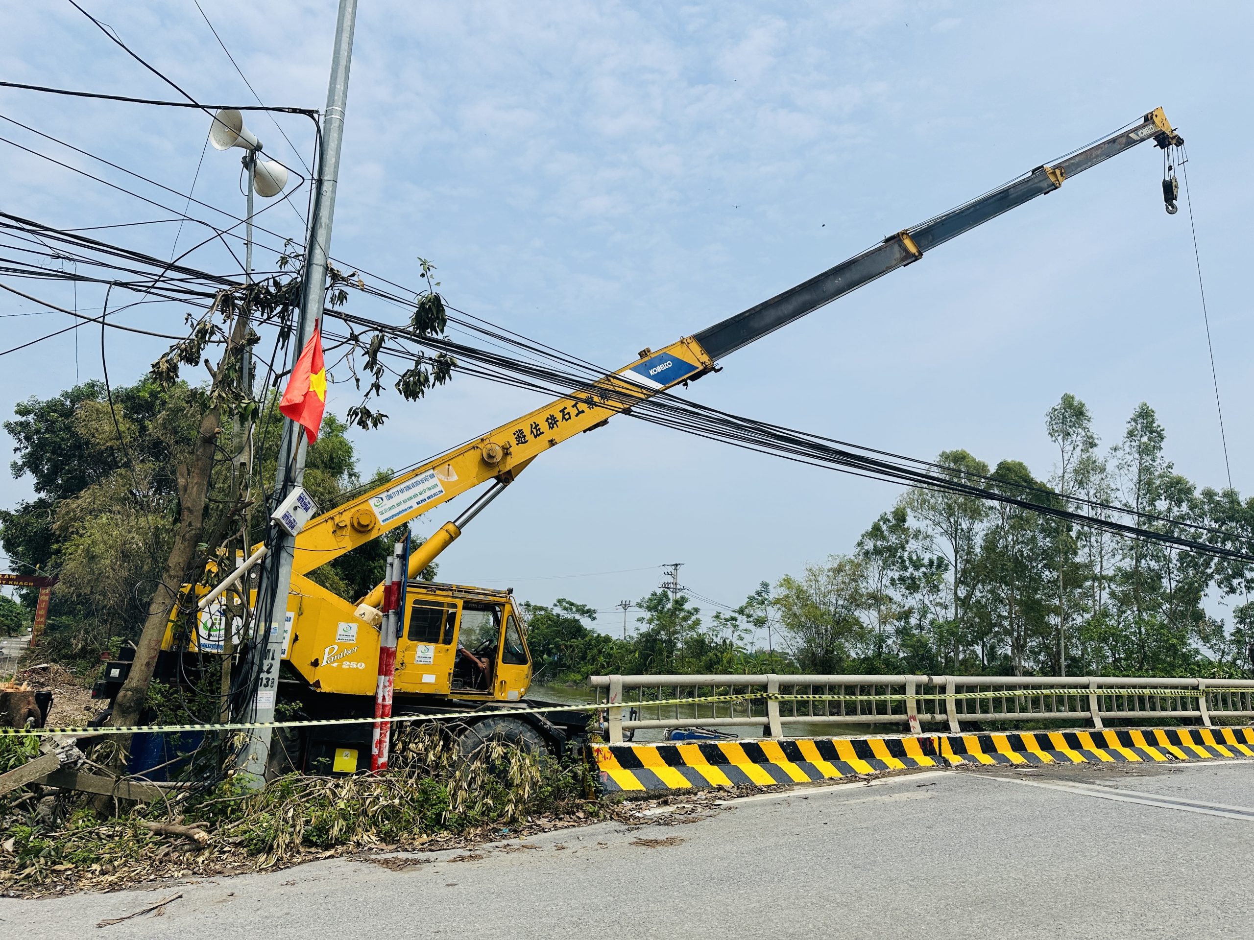 Thi công ép nhổ cừ Larsen Cầu Cống Khê - Ứng Hòa