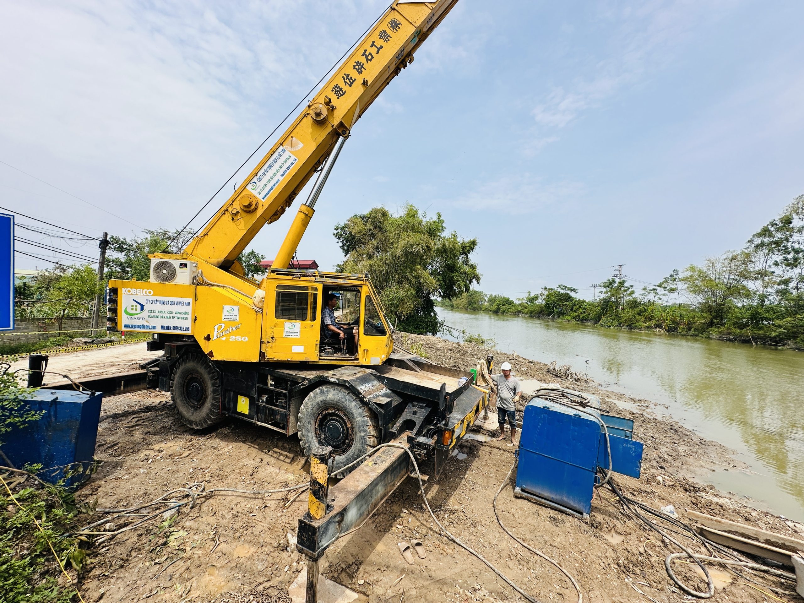 Thi công ép nhổ cừ Larsen Cầu Cống Khê - Ứng Hòa