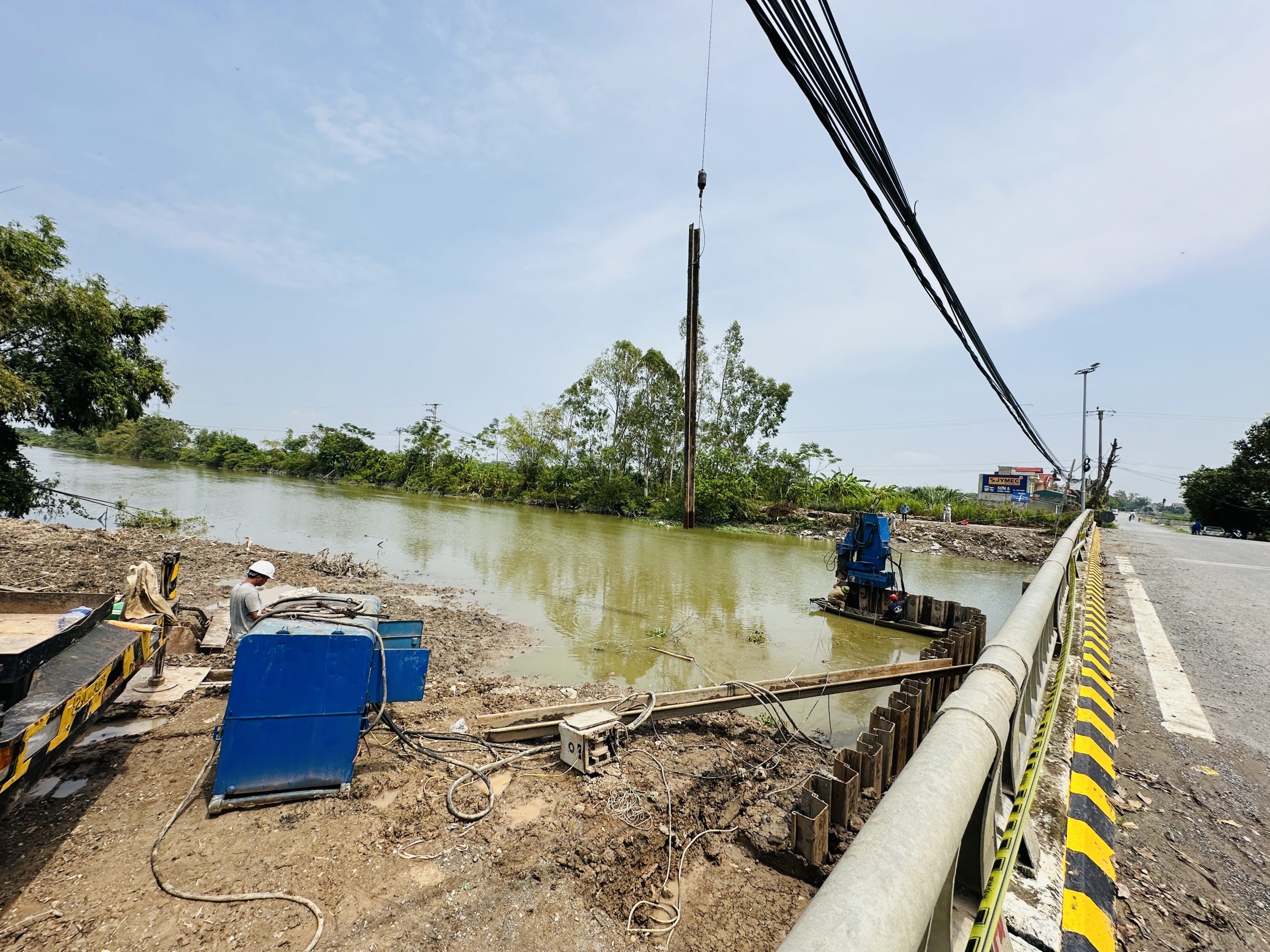 Thi công ép nhổ cừ Larsen Cầu Cống Khê - Ứng Hòa