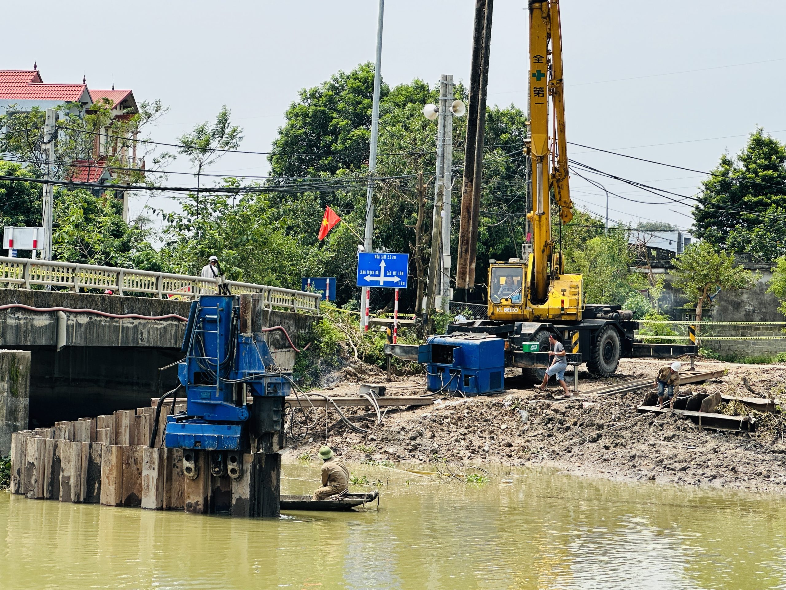 Thi công ép nhổ cừ Larsen Cầu Cống Khê - Ứng Hòa